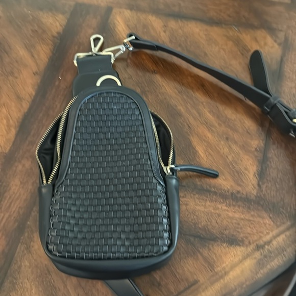 COPY - Anthropologie sling bag black - Picture 1 of 3